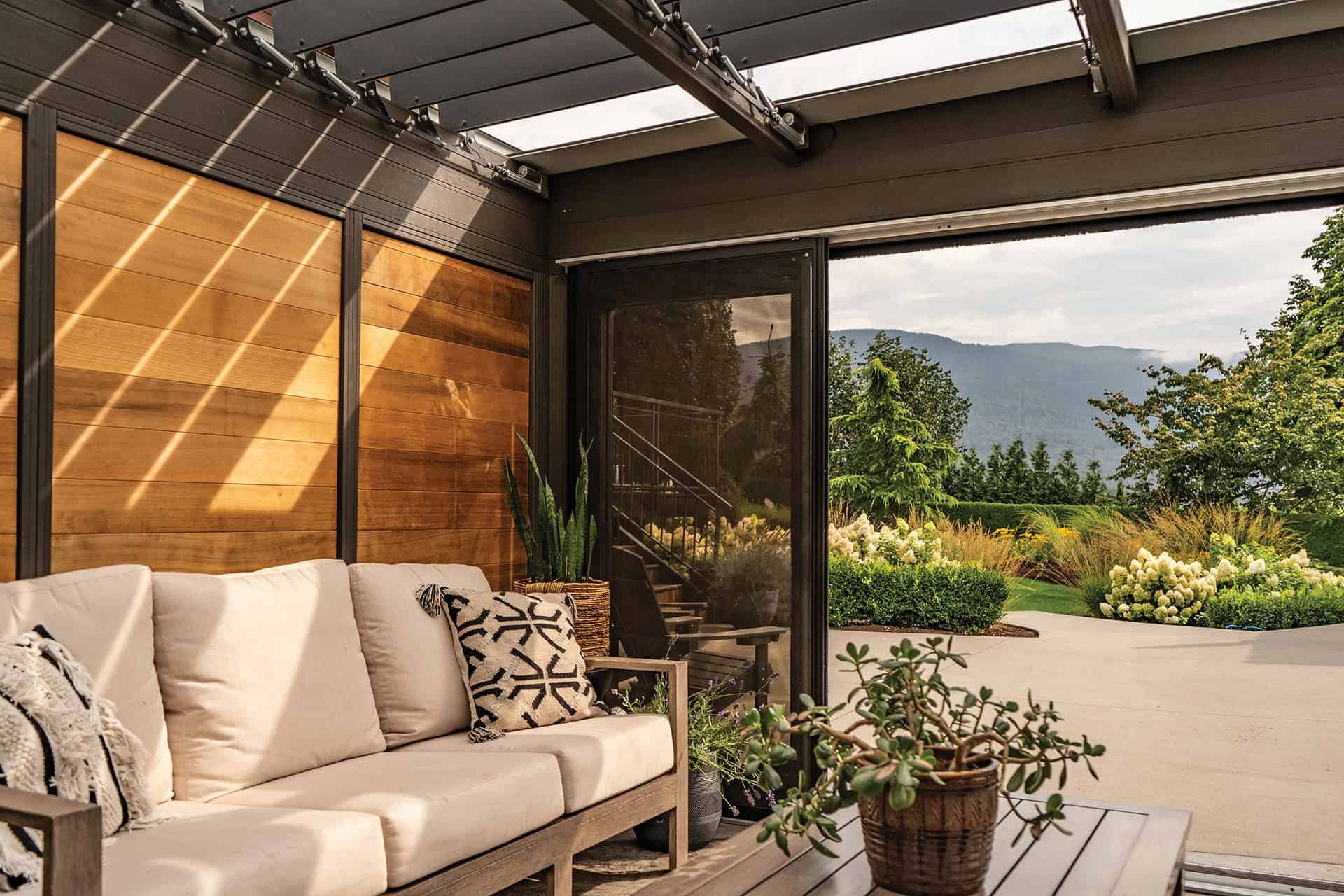 Stella Fully Enclosed - Visscher Specialty